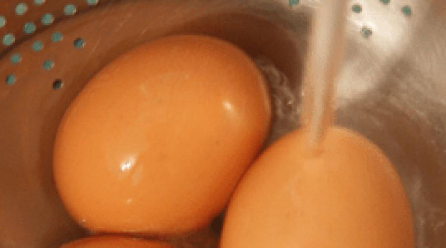 Почему лопаются яйца при варке? Как варить яйца, чтобы они не полопались? Как сварить яйца чтобы они не лопнули. 